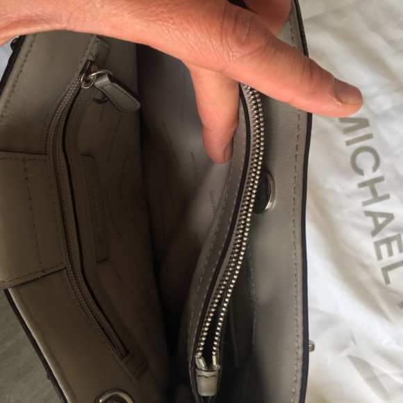 Michael Kors purse - Picture 6 of 7